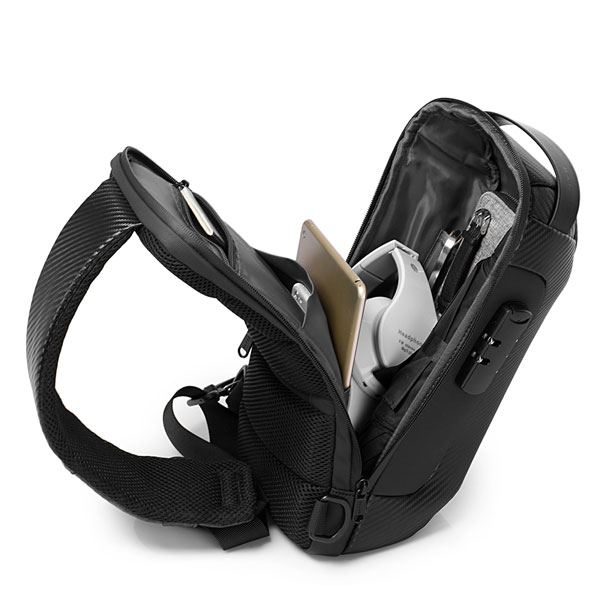 05_سفارش-کراس-بادی-ک-بند-ضدسرقت-و-ضد-آب-بنج-bange22085-plus-carbon-waterproof-crossbody-chest-bag کیف کراس بادی فیبرکربن بنج 22085Plus
