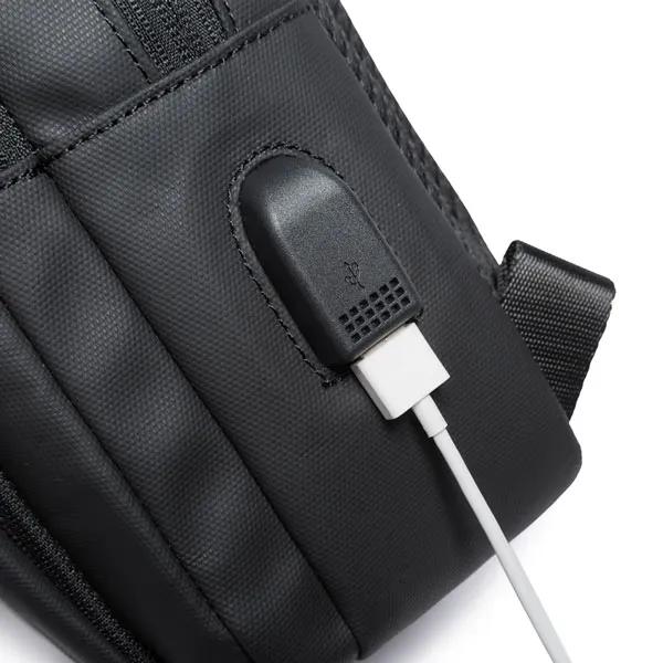 15_قیمت-کوله_پشتی-بنج-77107-نمای-نزدیک-پورت-یو-اس-بی کیف کراس بادی بنج 77107