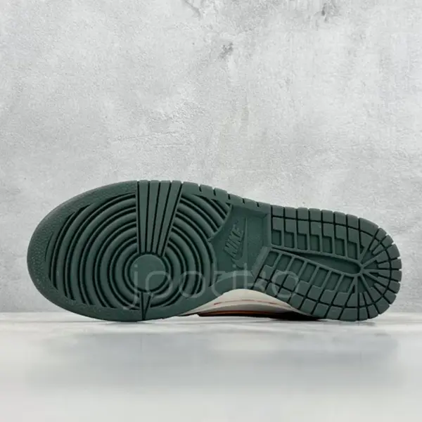 10065469 Otomo Katsuhiro x Nike SB Dunk Low Steamboy OST Green Orange