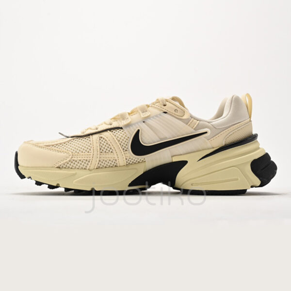 10281491 نایک وی تو کی ران Nike V2K Run Light Beige Black