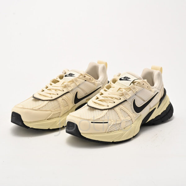 10281496 نایک وی تو کی ران Nike V2K Run Light Beige Black