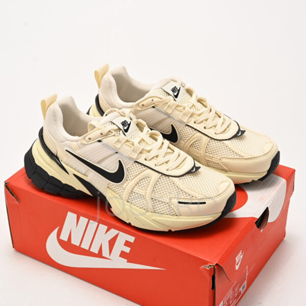 10281499 نایک وی تو کی ران Nike V2K Run Light Beige Black