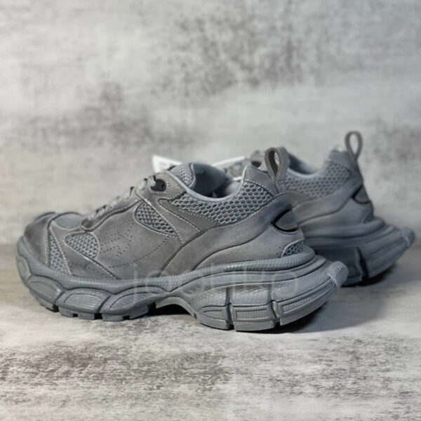 10368331 بالنسیاگا Balenciaga 3XL Suede Distressed طوسی
