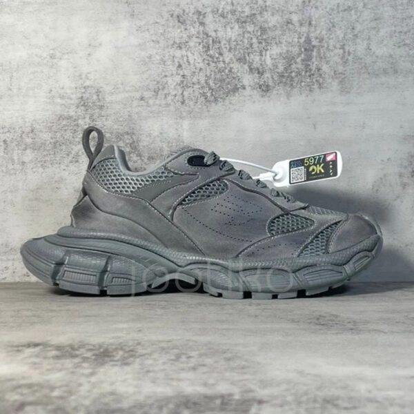 10368333 بالنسیاگا Balenciaga 3XL Suede Distressed طوسی