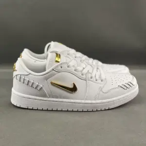 10452309 ایر جردن وان لو Jordan 1 Low Method of Make Sail Metallic Gold
