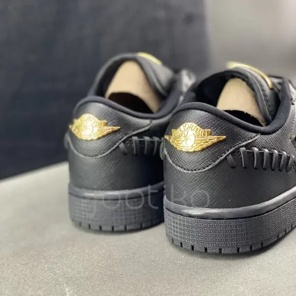 10452350 ایر جردن وان لو Jordan 1 Low Method of Make Black Metallic Gold