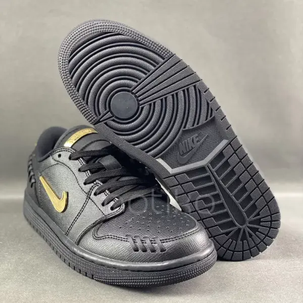 10452353 ایر جردن وان لو Jordan 1 Low Method of Make Black Metallic Gold