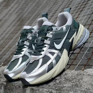 12393195 نایک وی تو کی ران Nike V2K Run Vintage Green
