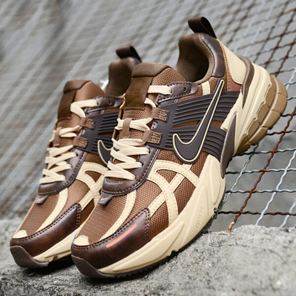 12393213 نایک وی تو کی ران Nike V2K Run Light British Tan Sesame قهوهای / کاراملی