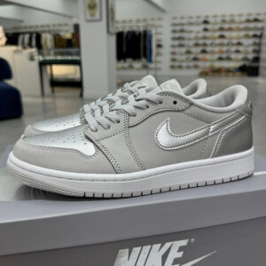12438144 جردن وان لو Jordan 1 Low OG Metallic Silver متالیک سیلور