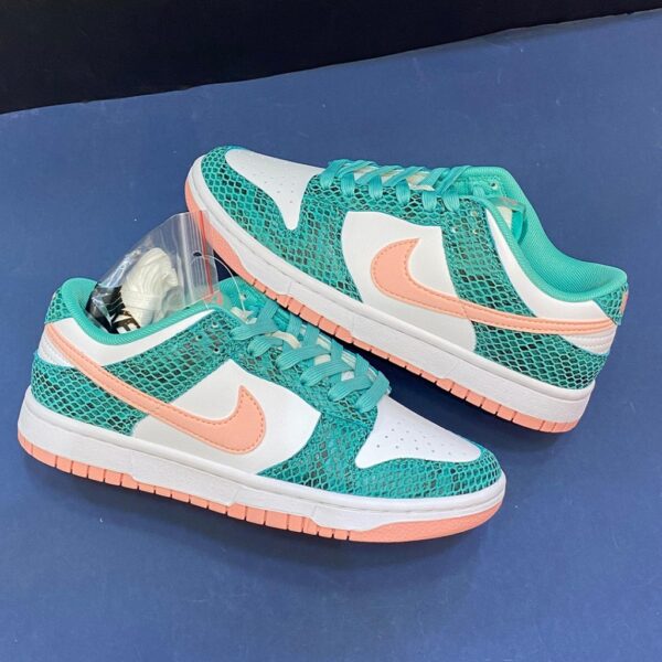 13193486 نایک اس بی دانک لو فیروزهای پوست ماری Nike Dunk Low Snakeskin Washed Teal Bleached Coral