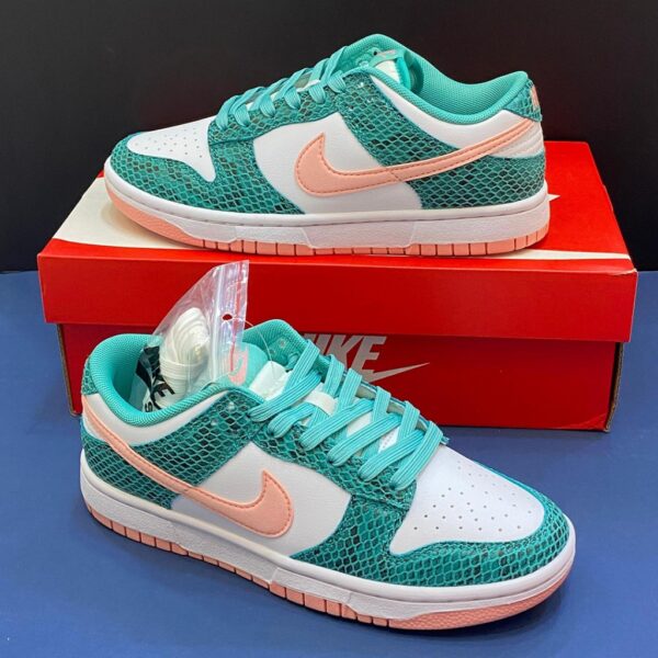 13193488 نایک اس بی دانک لو فیروزهای پوست ماری Nike Dunk Low Snakeskin Washed Teal Bleached Coral