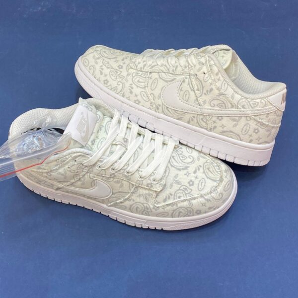 13193616 نایک دانک لو سفید طرح پیزلی Nike Dunk Low White Paisley