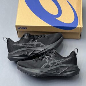 13203777 اسیکس نوابلاست 5 مشکی خاکستری ASICS Novablast 5 Black Carrier Grey