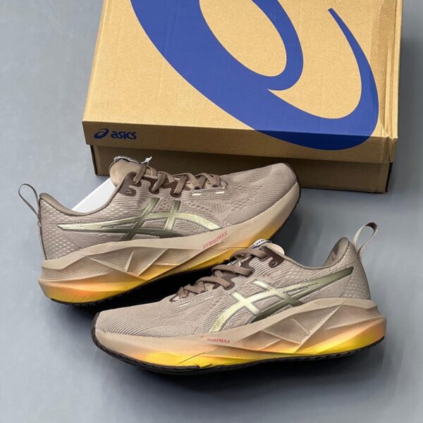 13204130 اسیکس نوابلاست 5 خاکی طلایی لوکس ASICS Novablast 5 Luxe Taupe Grey