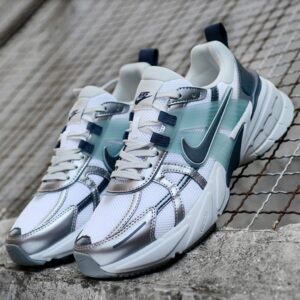 13280378 نایک وی تو کی ران سفید طوسی متالیک پلاتینیوم روشن Nike V2K Run Summit White Dark Obsidion