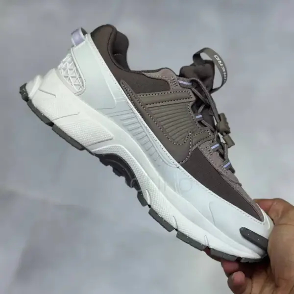 13563585 نایک زوم ومرو 5 روم قهوه ای استخوانی Nike Zoom Vomero 5 Roam Light Bone Mink Brown