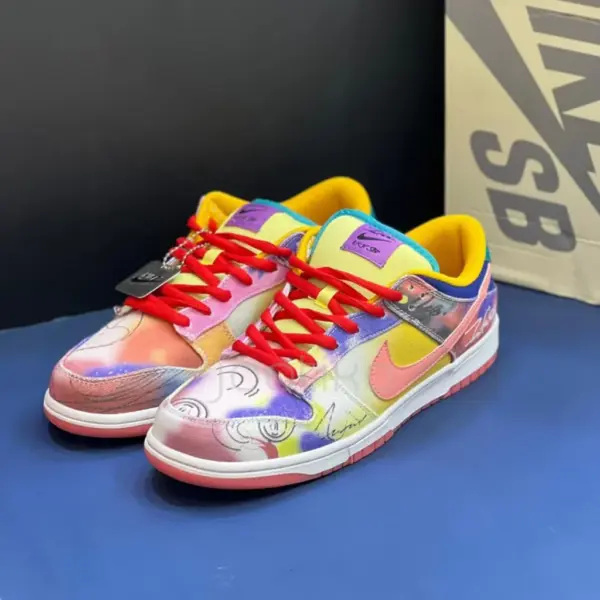 13569857 نایک اس بی دانک لو فیوچرا Nike SB Dunk Low Futura Laboratories Sunblush