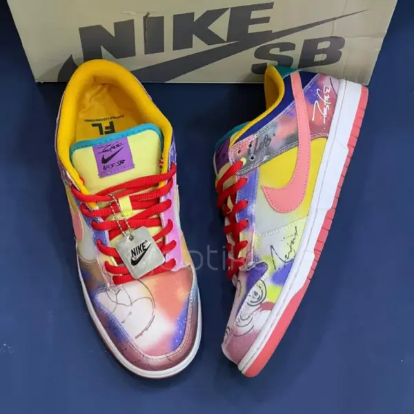 13569859 نایک اس بی دانک لو فیوچرا Nike SB Dunk Low Futura Laboratories Sunblush