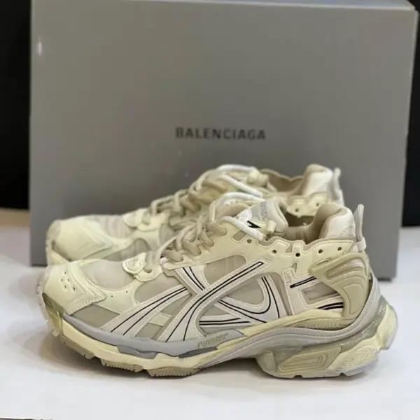 13571301 بالنسیاگا رانر بژ Balenciaga Runner Beige