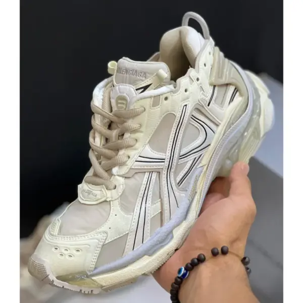 13571302 بالنسیاگا رانر بژ Balenciaga Runner Beige