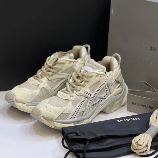 13571304 بالنسیاگا رانر بژ Balenciaga Runner Beige