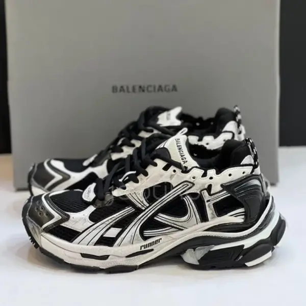 13571376 بالنسیاگا رانر مشکی سفید Balenciaga Runner Black White