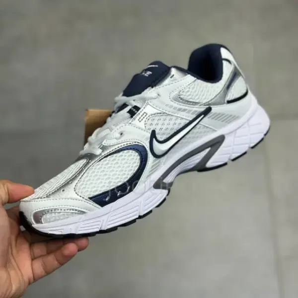 13604959 نایک وی فایو آر ان آر سفید سرمه ای Nike V5 RNR White Navy Silver