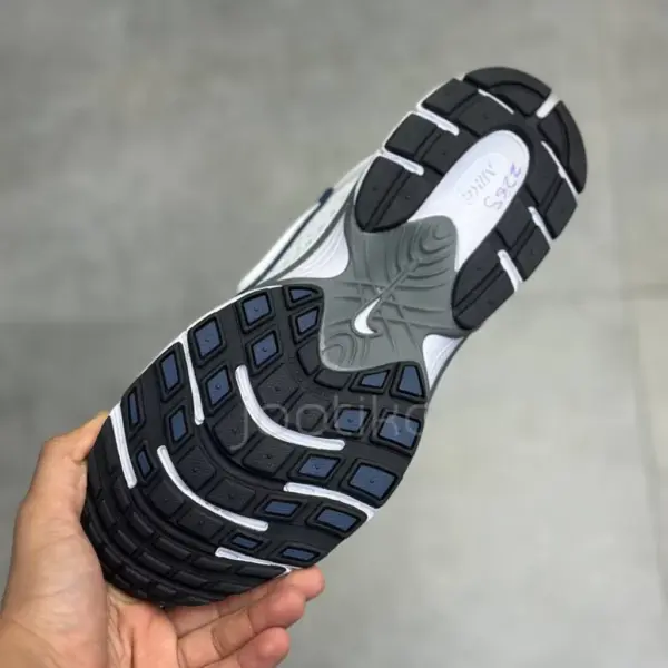 13604960 نایک وی فایو آر ان آر سفید سرمه ای Nike V5 RNR White Navy Silver