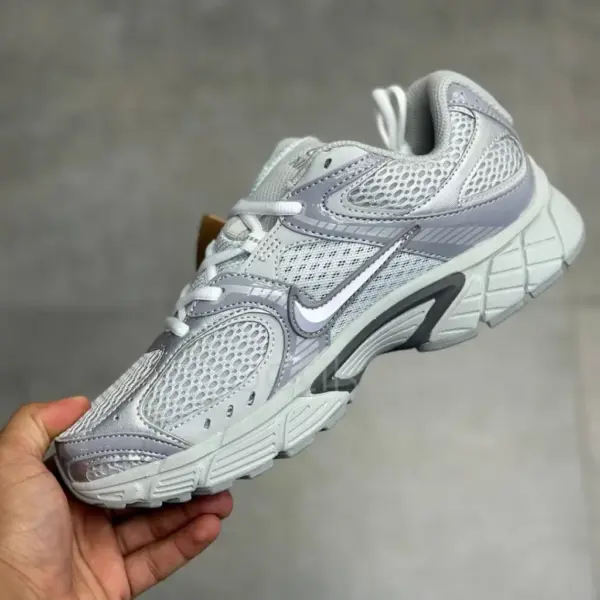 13605059 نایک وی فایو آر ان آر طوسی Nike V5 RNR Gray