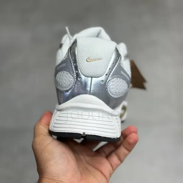 13605295 نایک وی فایو آر ان آر متالیک بژ Nike V5 RNR Parachute Beige Metallic Pewter