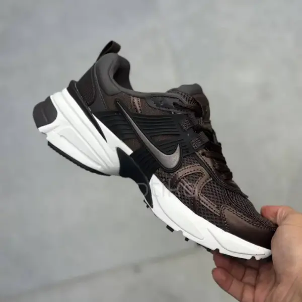 13612611 نایک وی تو کی ران قهوهای سوخته Nike V2K Run Velvet Brown White Black Baroque Brown