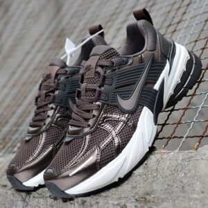 13612615 نایک وی تو کی ران قهوهای سوخته Nike V2K Run Velvet Brown White Black Baroque Brown