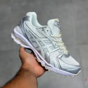 13627523 کفش ورزشی اسیکس ژل کایانو ۱۴ نقرهای سفید ASICS Gel-Kayano 14 JJJJound Silver White