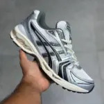 کفش ورزشی اسیکس ژل کایانو ۱۴ سفید نقره‌ای مشکی طوسی ASICS Gel-Kayano 14 White Graphite Grey