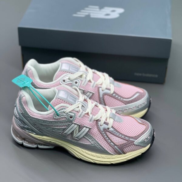 کفش نیوبالانس ۱۹۰۶R صورتی نقره‌ای New Balance 1906R Rose Sugar Silver