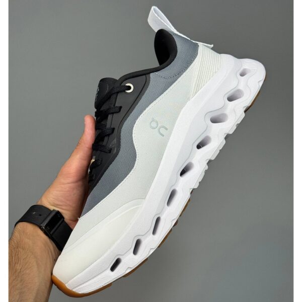 14981924 کتونی آن رانینگ سفید خاکستری مشکی On Running Cloudtilt 2 LOEWE 3ME10693509
