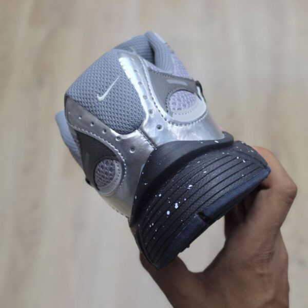 18049680 نایک وی فایو آر ان آر خاکستری سیلور مشکی Nike V5 RNR