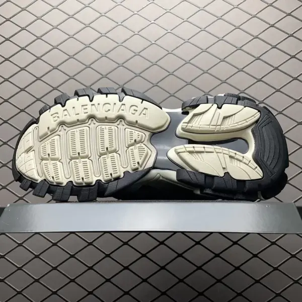 بالنسیاگا ترک Balenciaga Track.2 Beige