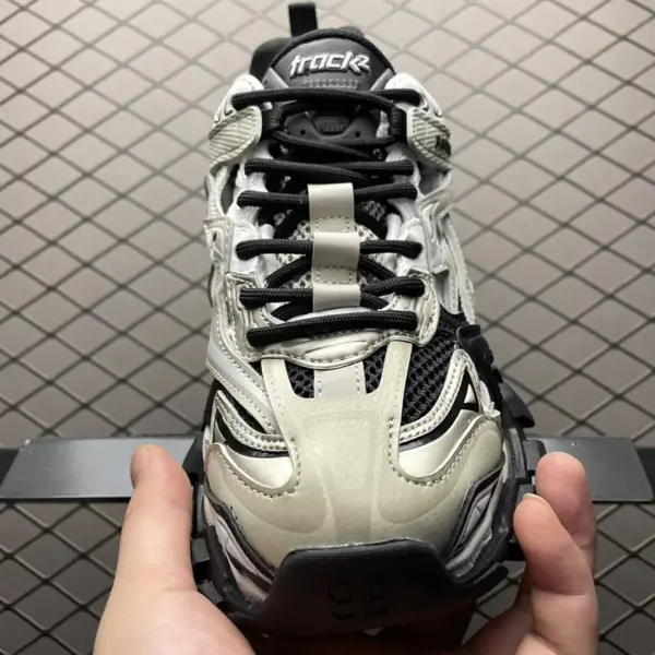 بالنسیاگا ترک Balenciaga Track.2 Beige