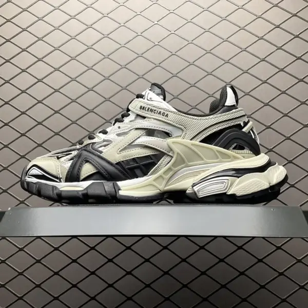 بالنسیاگا ترک Balenciaga Track.2 Beige