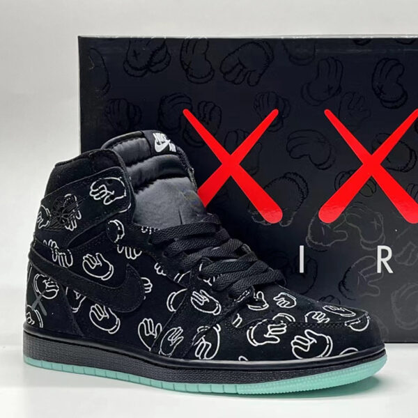 جردن وان رترو کاز Jordan 1 Retro Kaws Black