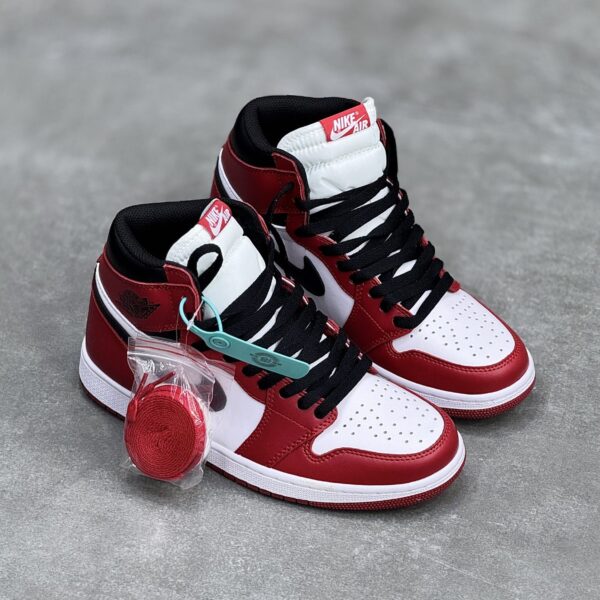 کفش نایک ایر جردن وان ساقدار سفید قرمز Nike Air Jordan 1 High White Red