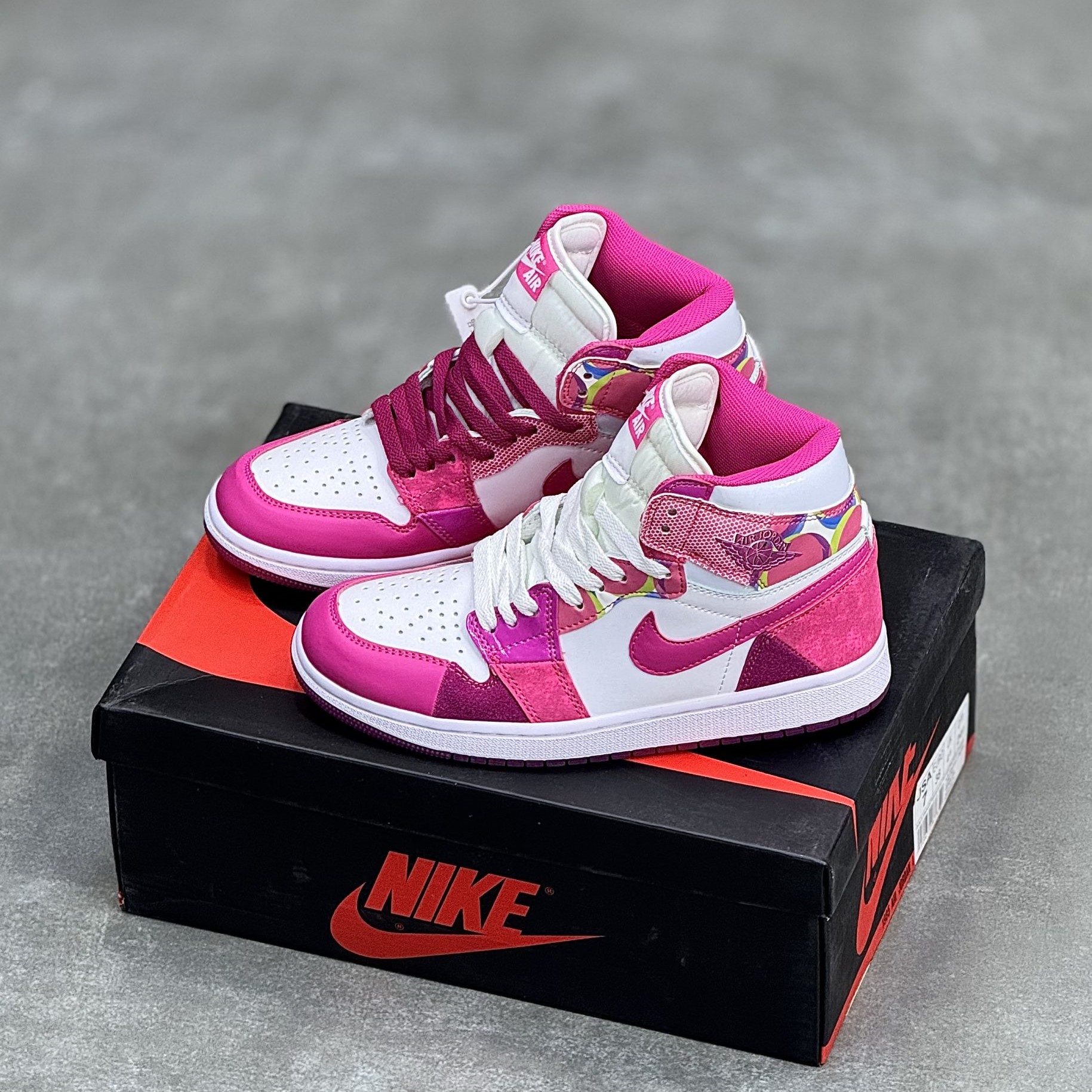 کفش نایک ایر جردن وان ساقدار صورتی شاد Nike Air Jordan 1 High Happy Pink