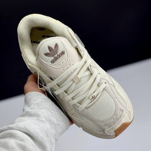 کفش آدیداس آستیر کرم Adidas Astir Cream