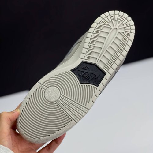 IMG_1542-500x500-1 کفش نایک اس بی دانک لو ریگنینگ چمپ طوسی تیره Nike SB Dunk Low Reigning Champ Dark Grey