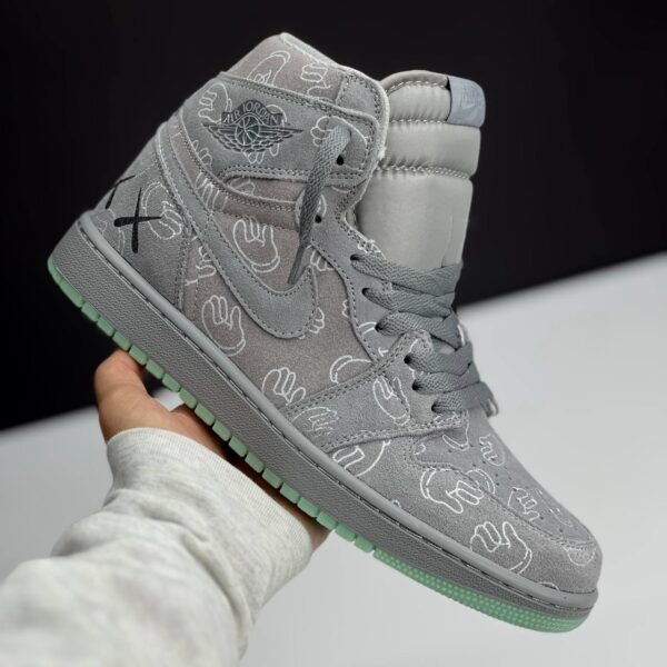 IMG_1788 کفش نایک ایر جردن وان ساقدار کاز طوسی Nike Air Jordan 1 High KAWS Grey