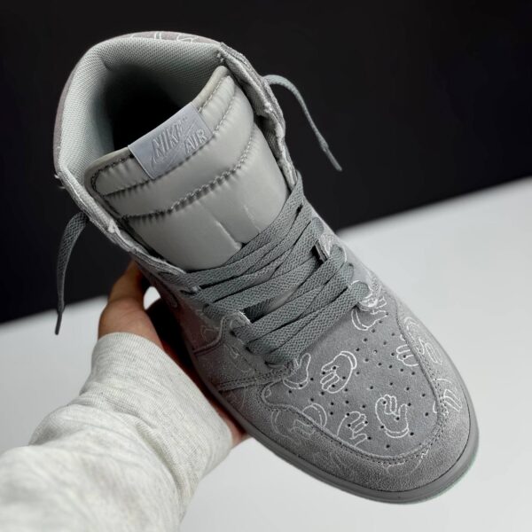 IMG_1789 کفش نایک ایر جردن وان ساقدار کاز طوسی Nike Air Jordan 1 High KAWS Grey