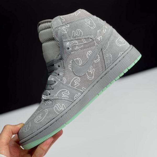 IMG_1790 کفش نایک ایر جردن وان ساقدار کاز طوسی Nike Air Jordan 1 High KAWS Grey