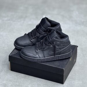کفش نایک ایر جردن وان ساقدار تمام مشکی Nike Air Jordan 1 High Triple Black